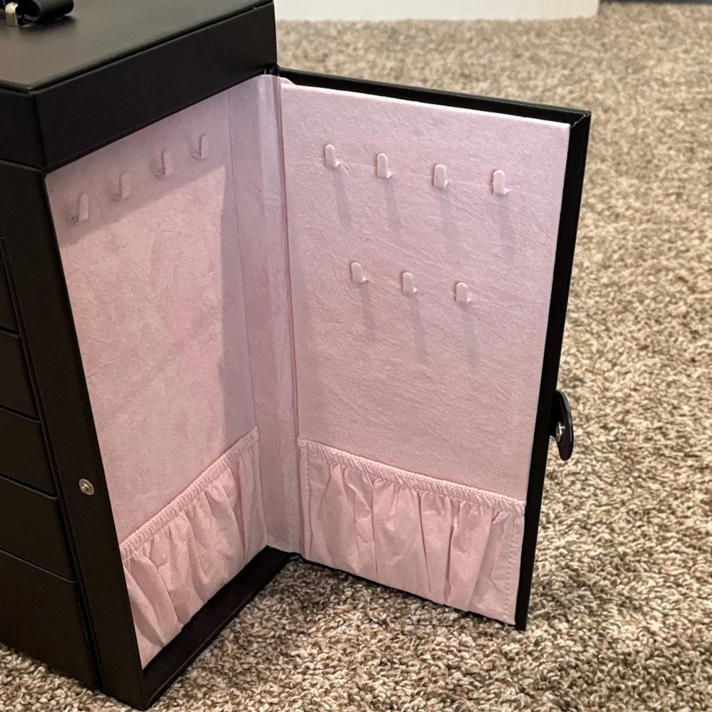 Gorgeous Black Jewelry Organizer Box locking w/ anti-tarnish lining - Picture 10 of 12